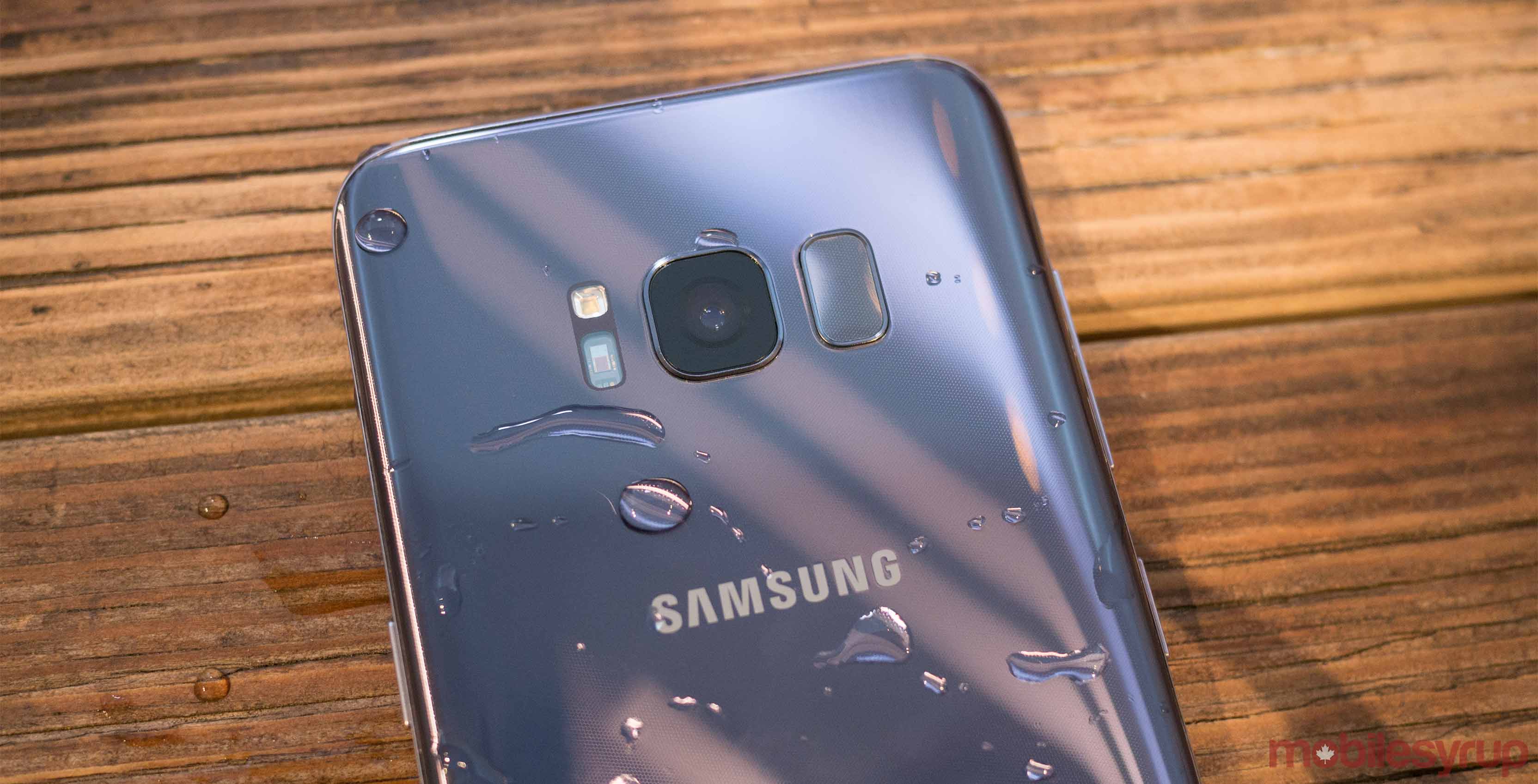 Galaxy S8 przypomina o czyszczeniu obiektywu aparatu