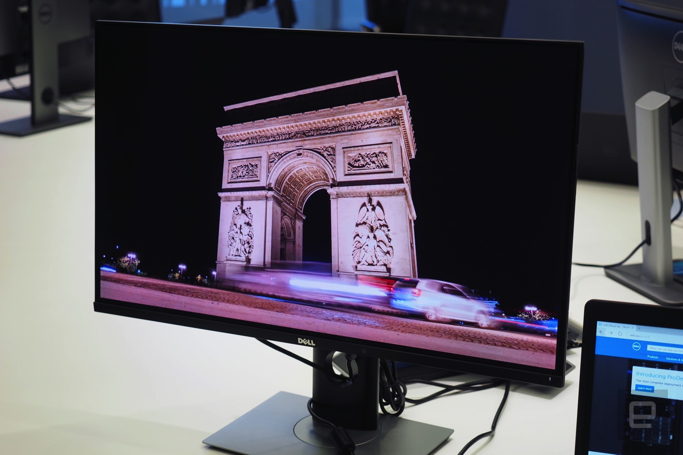 monitor OLED 4K od firmy Dell